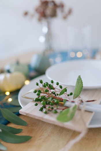White, teal and blue table decoration