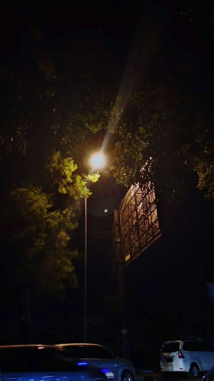 ILLUMINATED STREET LIGHT AGAINST SKY AT NIGHT