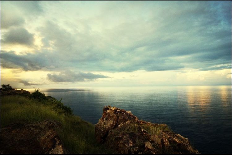 Scenic view of cloudy sky over sea