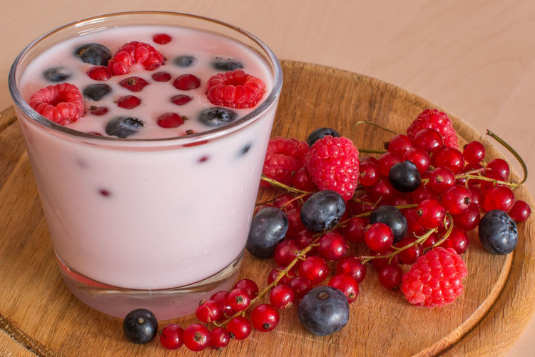 Close-up of berries with yogurt 