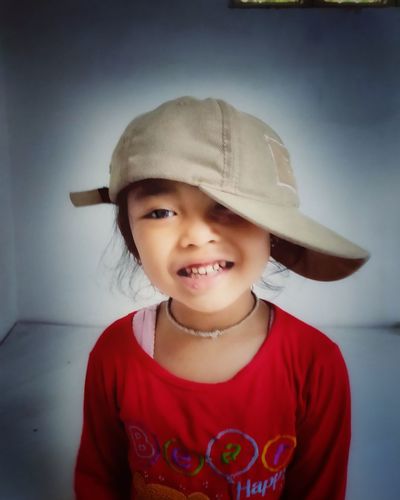Portrait of smiling girl in hat