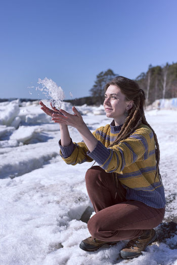 Magic of ice in the hands of the beautiful elizabeth