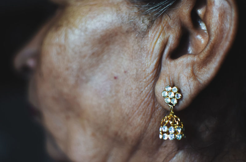 InMakin! Earring Jewelry Close-up One Person Gold Indoors Human Skin Pierced My Unique Style Perspective EyeEm Best Shots EyeEm Gallery From Where I Stand Eye4photography People Photography Portrait People Uniqueness Miles Away Lieblingsteil Women Around The World Art Is Everywhere Place Of Heart Live For The Story Second Acts