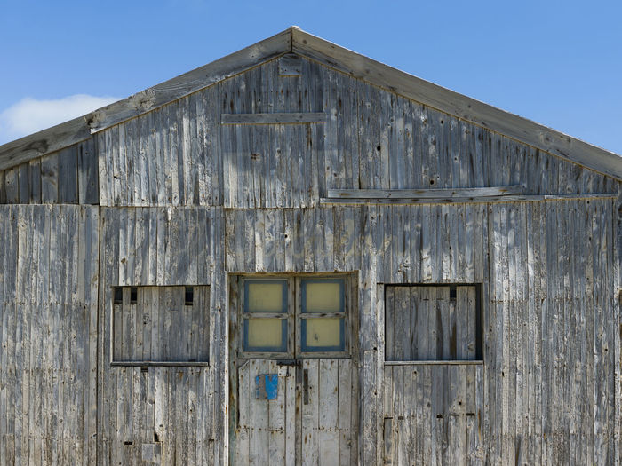 Old wooden cabin in salinas de cabo de gata, almeria, spain