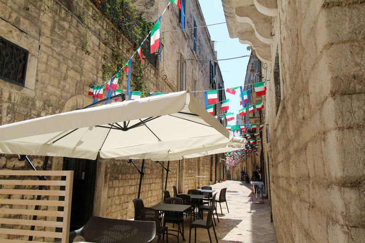A little italian restaurant in a alley
