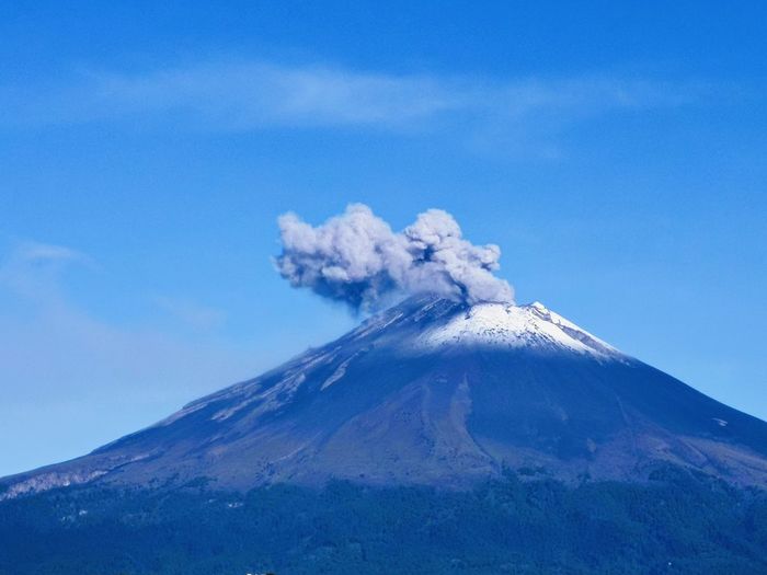 Volcano popocatepetl 