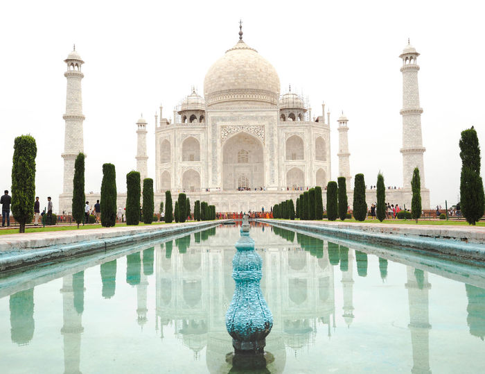 Reflection of taj mahal in reflecting pool