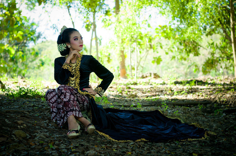 Javanese traditional clothing, people from java indonesia called this yogya putri