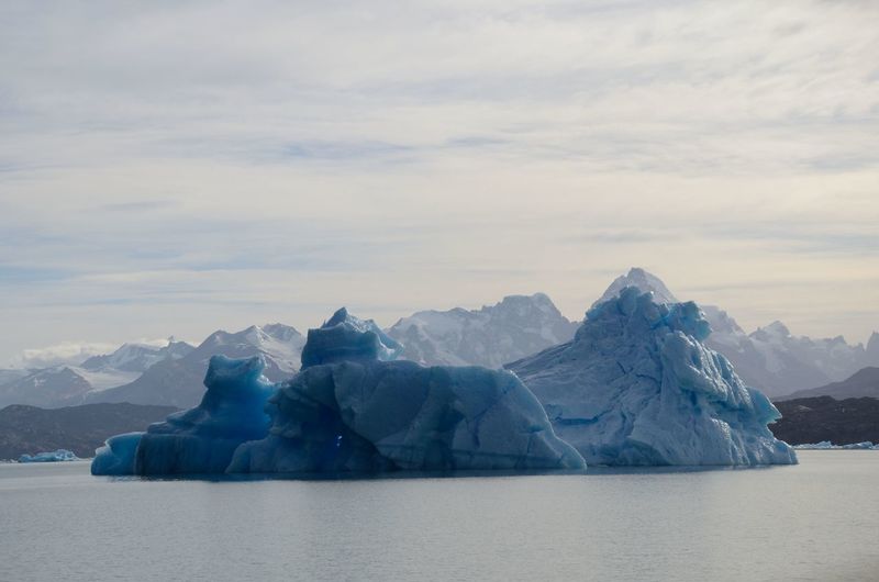 Icebergs on lake argentino, a sunny autumn afternoon, santa cruz province, argentino. 2