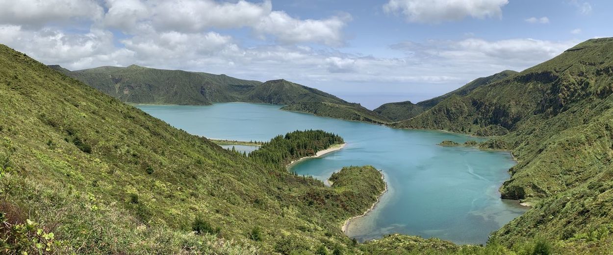 Panoramic view of lake and mountains against sky
