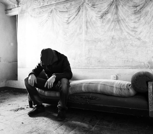 Man in quarantine, the lockdown and his fragile mind