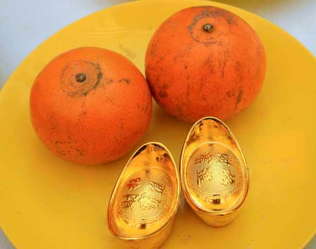 Oranges and gold ingot