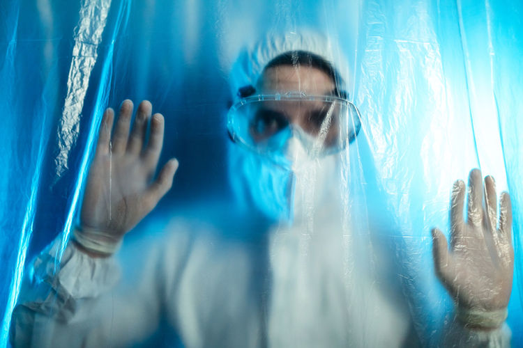 Doctor greets through the curtain of the covid-19 therapy ward. coronavirus hospital
