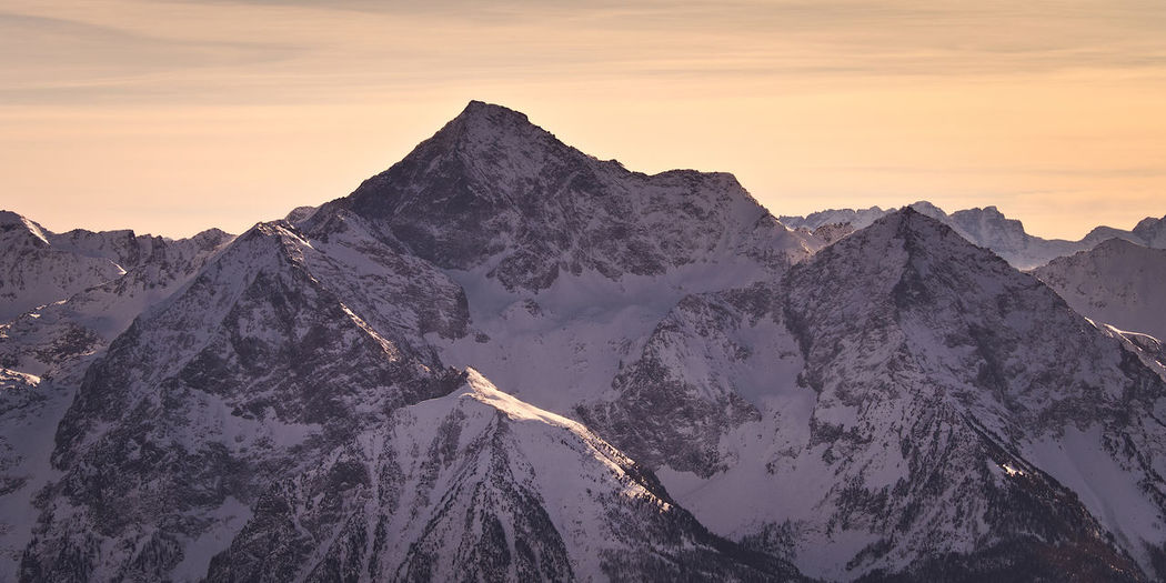 Sunset on the amazing mont emilius's range, seen from the top of punta sénévé. 14/12/2019