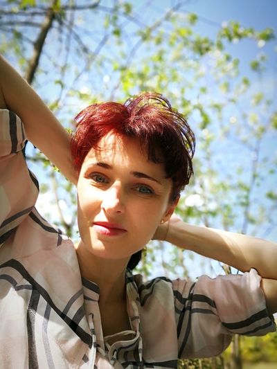 Portrait of smiling young woman outdoors