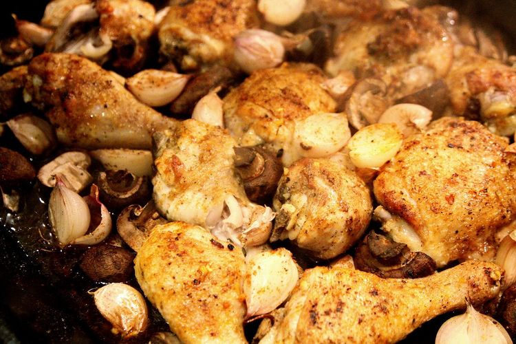 Close-up of chicken union garlic muschrooms