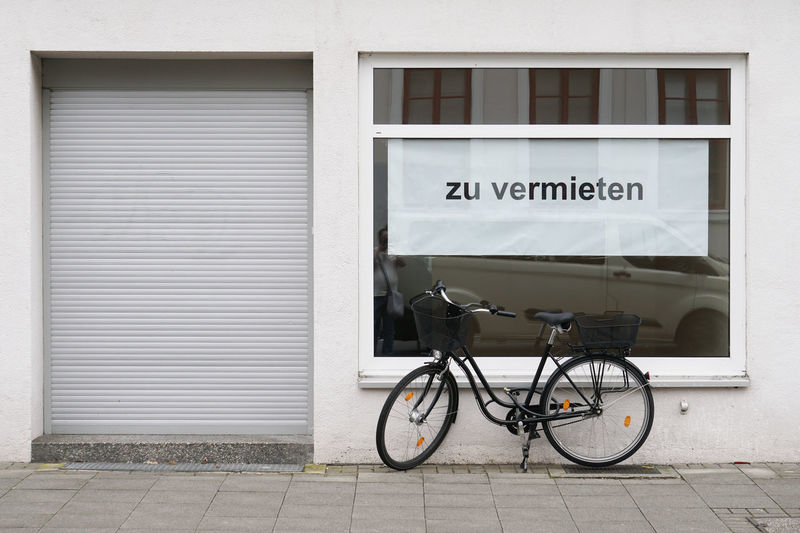 German vacancy sign in store window - zu vermieten translates as for rent or to let 
