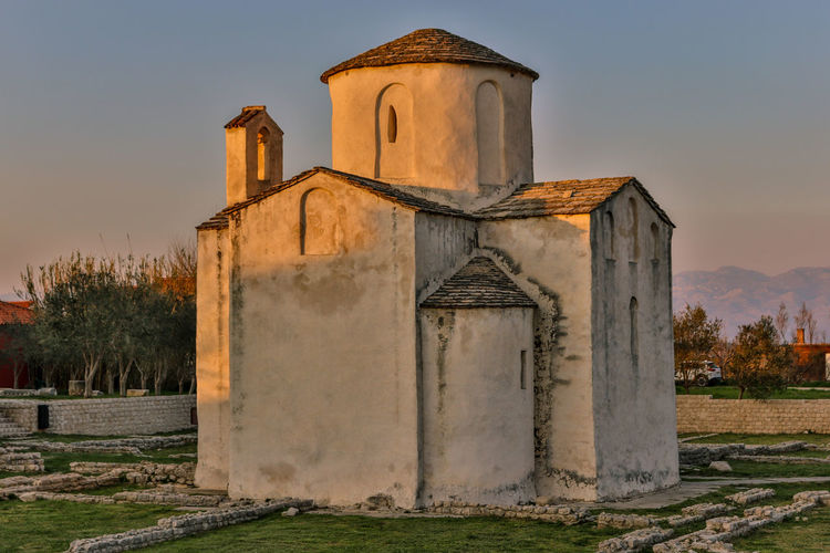 Old ruins of church against sky