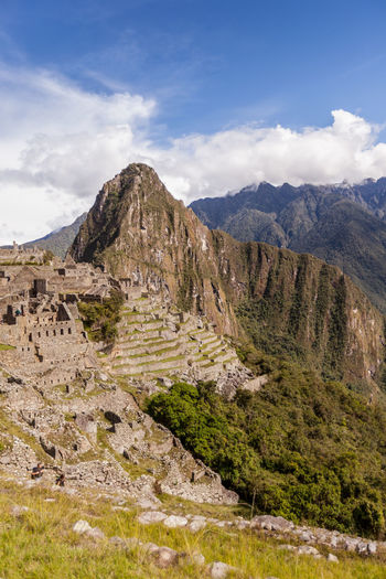 Machu picchu and mountains against sky