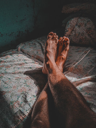 Come in the morning to relax with your hairy legs
