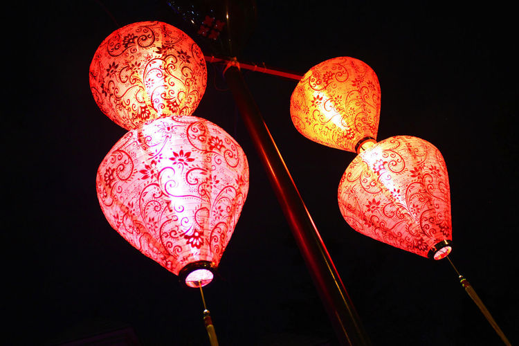 hanging chinese lights