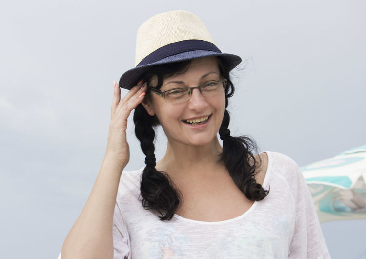 Portrait of smiling young woman wearing hat