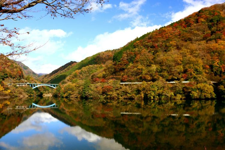 Scenic view of tanzawa mountains reflecting on calm lake