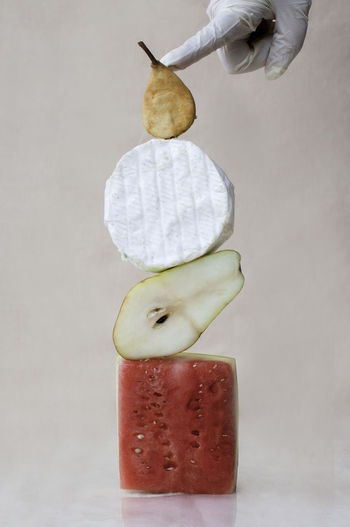 MIDSECTION OF PERSON HOLDING APPLE