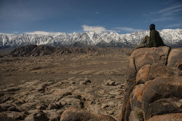 Desert boulders in the alabama hills in front of contiguous amer
