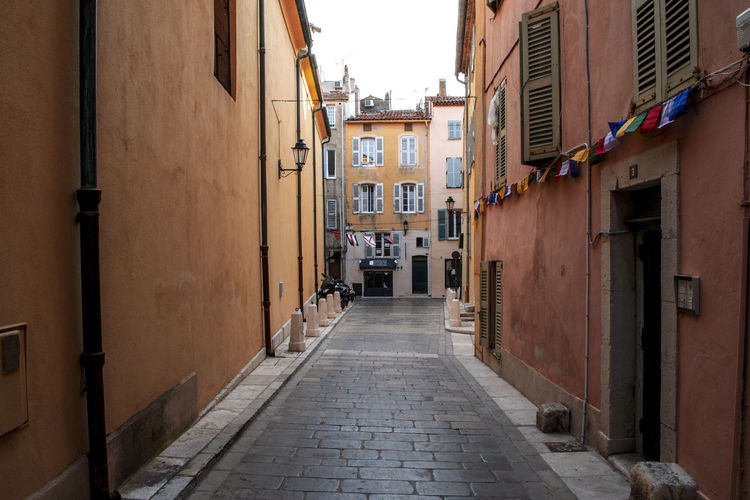 alley