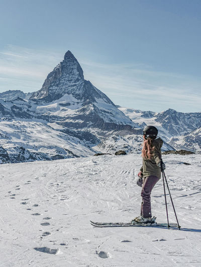 Skiing with a view over the cervino/matterhorn.