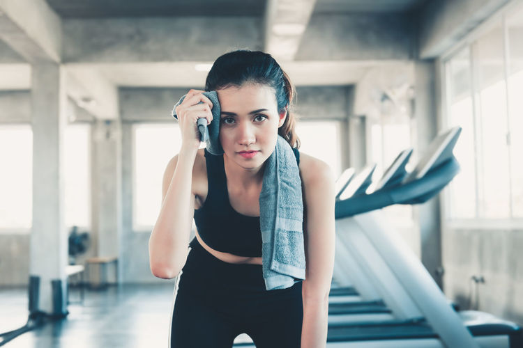 Portrait of beautiful young woman exercising in gym