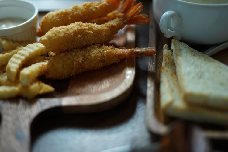 Batter fried shrimp potatoship bread white food lifestyle 