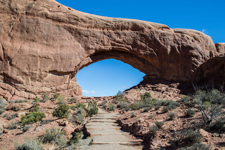 Arches national park, utah easy hiking trail to famous arch