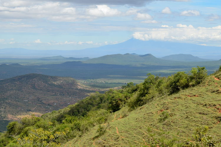 Panoramic mountain ranges in rural tanzania, mount kilimanjaro seen from namanga hills, kenya
