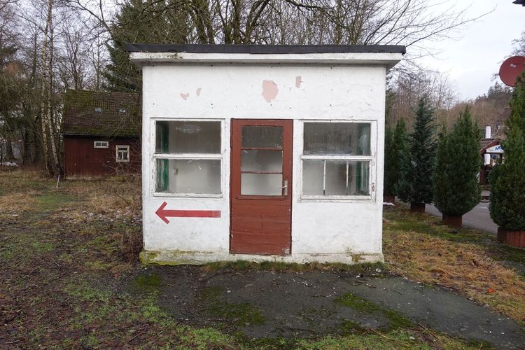 Arrow symbol on old house