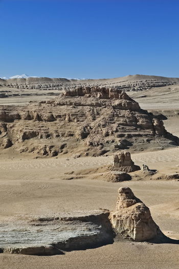 0544 nw-se alignment of yardang landforms carved by wind erosion. qaidam basin desert-qinghai-china.