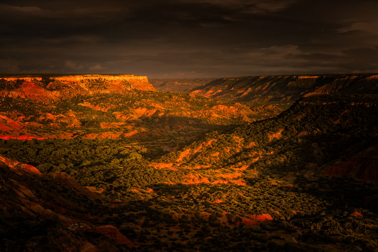 The last sun rays of the day hitting the palo duro canyon