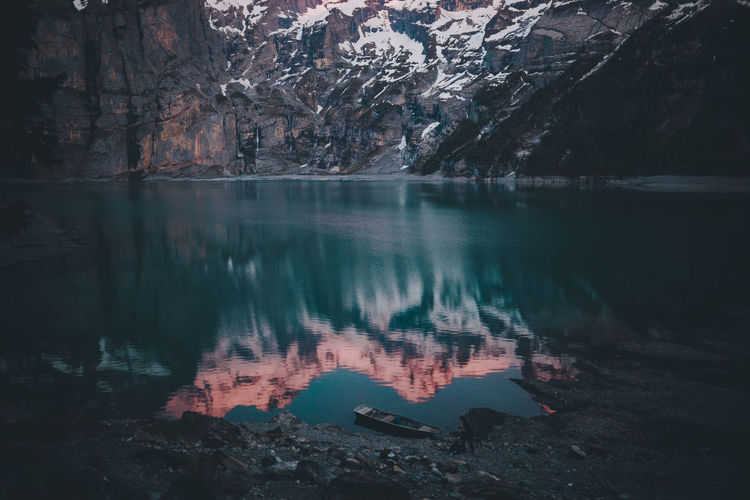 Scenic view of mountains reflecting on lake 