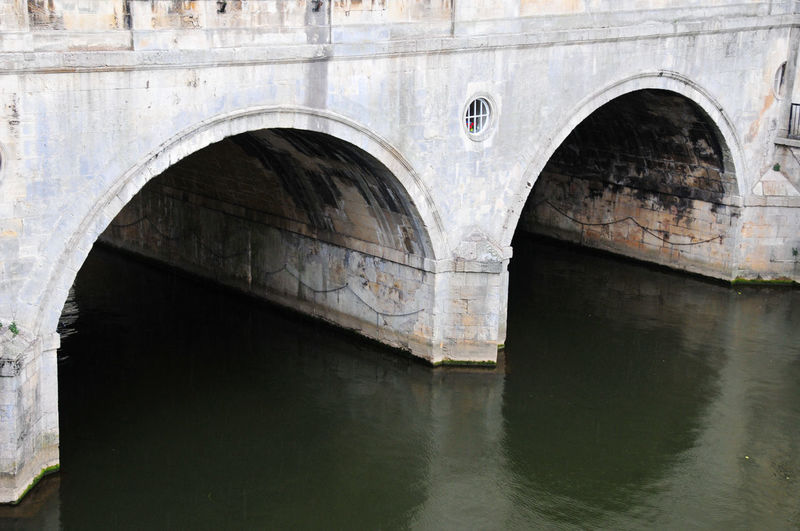 Photo of an ancient stone bridge in bath, england