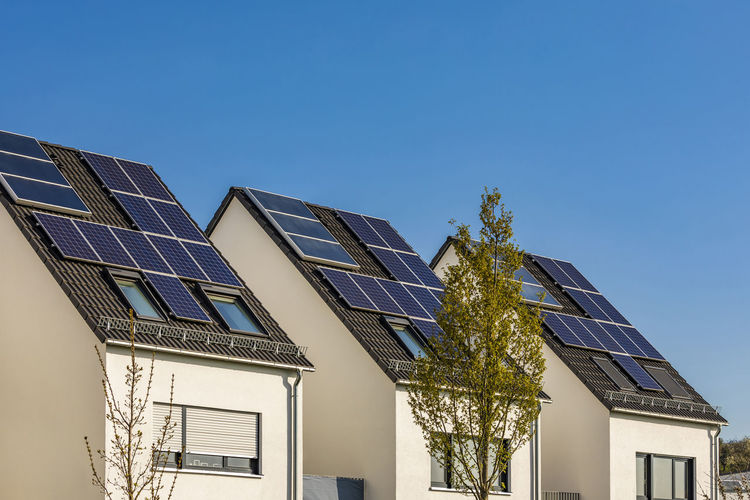 Germany, baden-wurttemberg, waiblingen, row of modern energy efficient suburban houses
