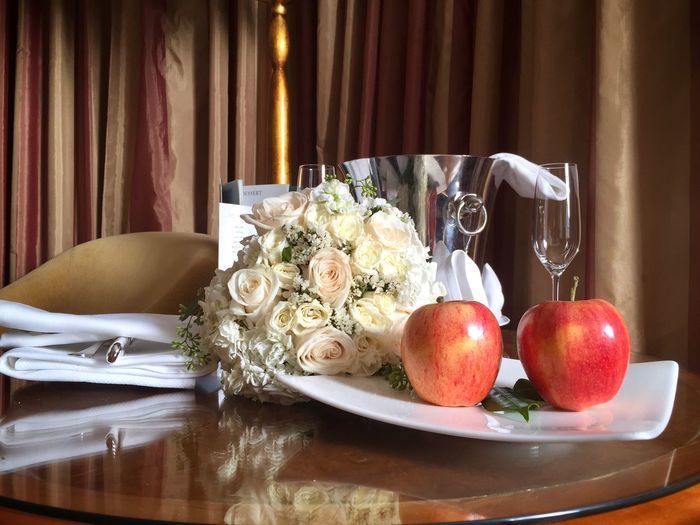 Close-up of apples and bouquet on table at restaurant