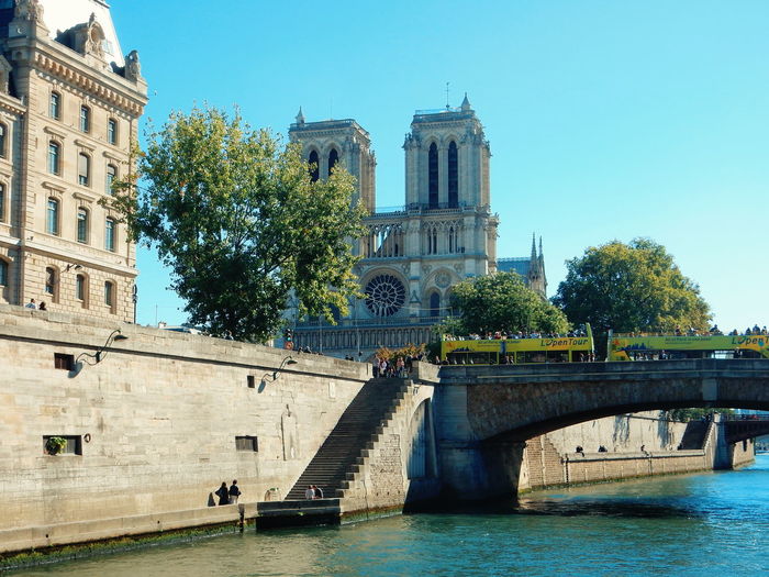 River by notre dame de paris against sky