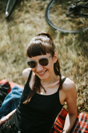 Portrait of a smiling young woman wearing sunglasses 