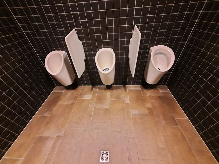Mens place toilet 