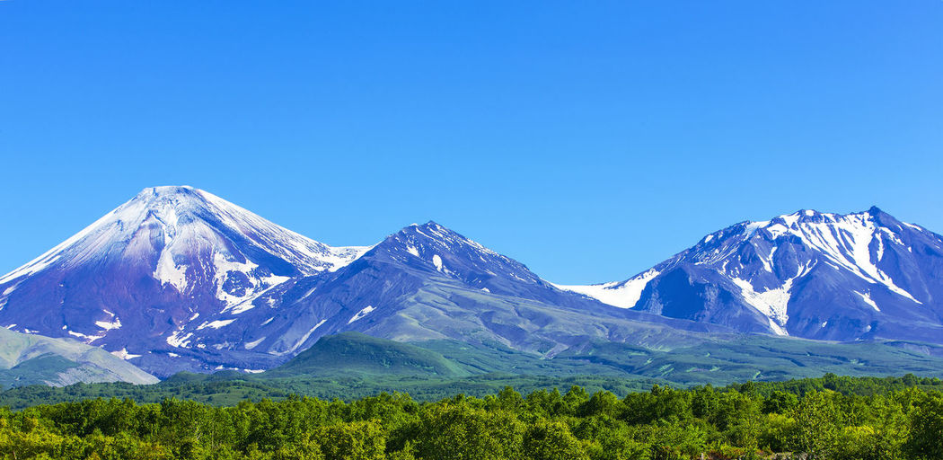 Avachinsky and kozelsky volcanoes in kamchatka in the autumn with a snow-covered top
