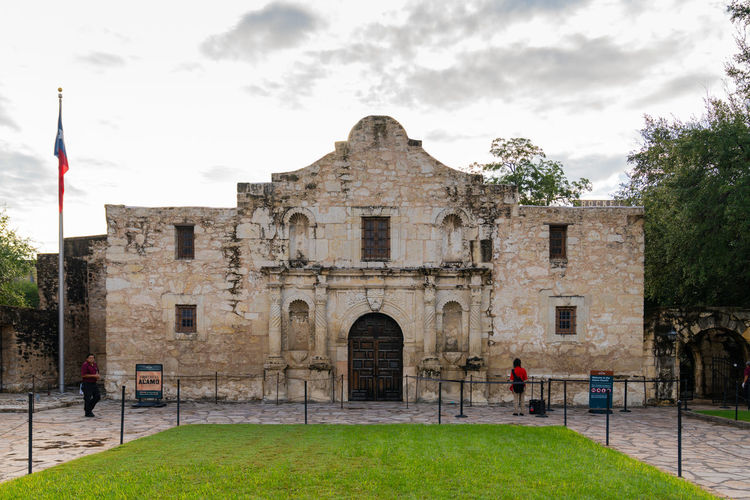 View of historic building - the alamo