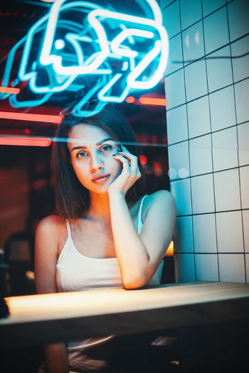 Neon The Portraitist - 2018 EyeEm Awards EyeEm Best Shots EyeEmNewHere Girl Illuminated Neon Neon Lights Portrait Streetphotography
