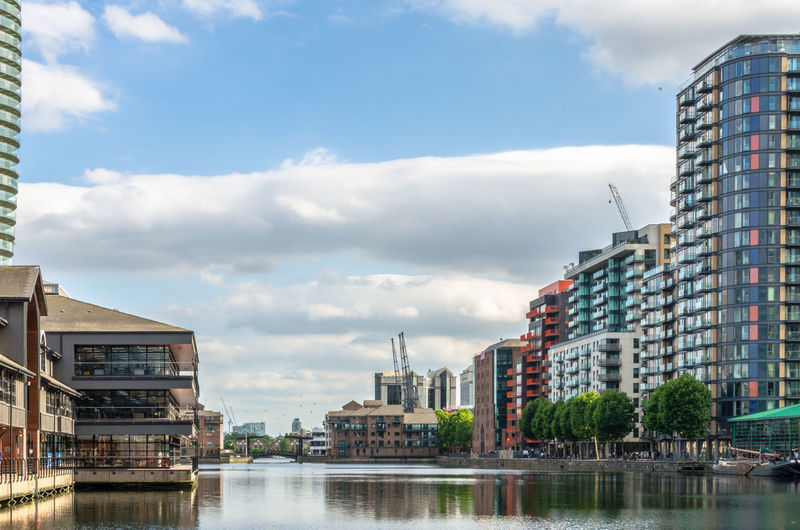 Residential buildings at south quay plaza in the isle of dogs 