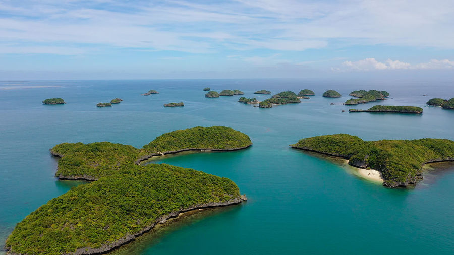 Beautiful islands with lagoons and beaches in the hundred islands national park, pangasinan